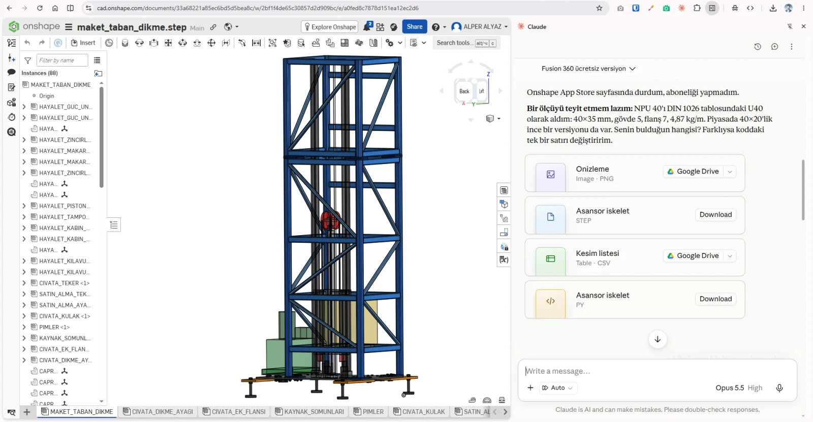 Solda Onshape’te açılmış asansör iskeleti: 88 parçalık mavi çelik konstrüksiyon. Sağda Claude paneli, NPU 40 profilinin hangi ölçü olduğunu soruyor ve üretilen dosyaları listeliyor: önizleme, STEP, kesim listesi, kaynak kodu.